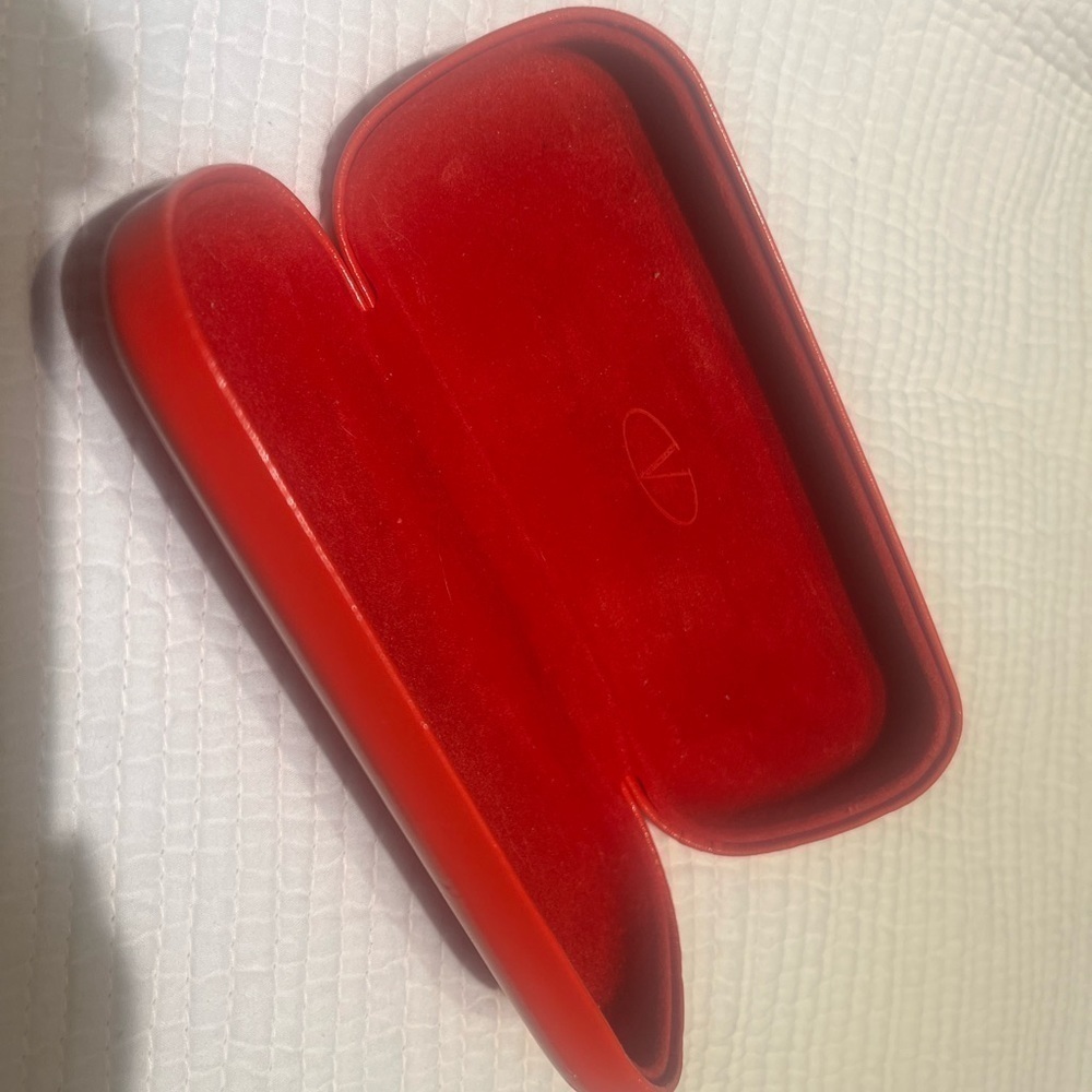 Valentino case - Picture 2 of 3